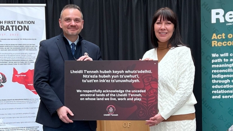 UNBC President Dr. Geoff Payne and Lheidli T'enneh Chief Dolleen Logan hold a Respectful Acknowledgement. The plaque Lheidli T'enneh hubeh keyoh whuts'odelhti. Nts'ezla hubeh yun ts'uwhut'i tu'uzt'en ink'ez ts'unuwhulyeh. We respectfully acknowledge the unceded ancestral lands of the Lheidli T'enne, on whose lands we live, work and play. 